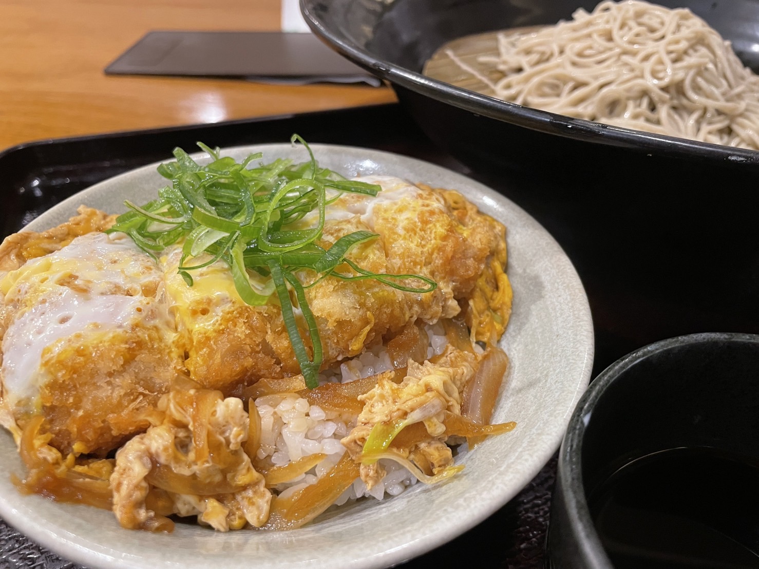 A close-up food photograph of a hearty Katsudon (Katsudon) set served alongside in-house fresh cold soba noodles at Kisoba Azuma (Kisoba Azuma) Sukhumvit 49 (Sukhumvit 49) in Thonglor (Thonglor), Bangkok (Bangkok). Reference filename: kisoba-azuma-skv49-3.jpg.