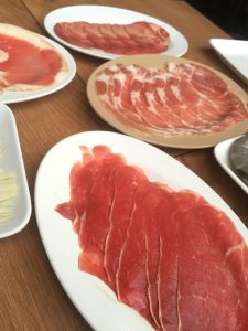 Best Beef Sukhumvit お肉の盛り合わせ（牛・豚などの切り身）