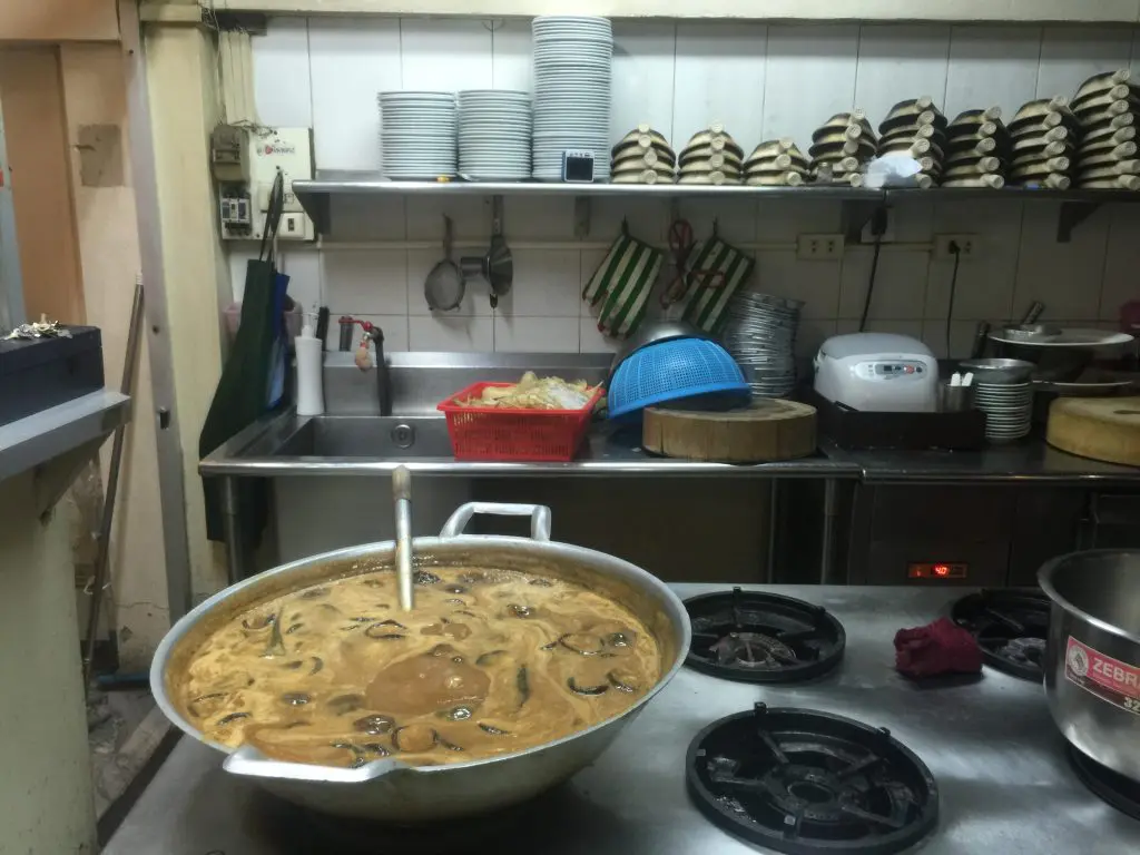 タイ料理,おすすめ,おいしい,美味,フカヒレ,シーフード,ホック,福,Hock Shark Fins,ホックシャークフィンズ,タニヤ,パッポン,シーロム,スラウォン,ナラティワート,観光,旅行,グルメ,チョンノンシー駅,サラディーン駅,行き方,説明