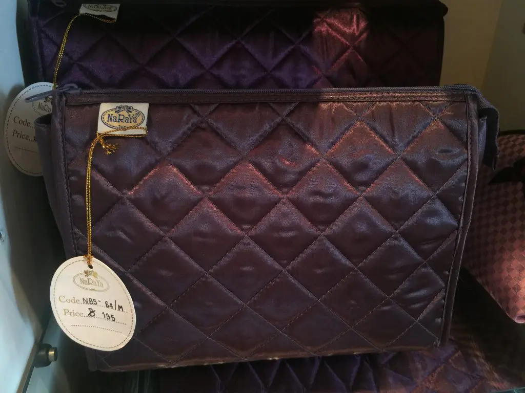 タイ旅行,バンコク旅行,ナラヤ,エメラルド寺院,ワットプラケオ,王宮,王宮寺院,観光,ショッピング,バンコク,お土産,リボンバッグ,NaRaYa,両替,コンビニ