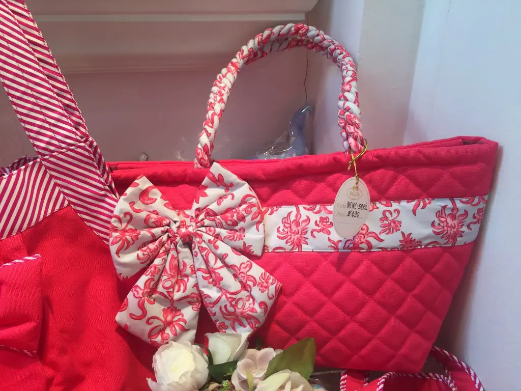 タイ旅行,バンコク旅行,ナラヤ,エメラルド寺院,ワットプラケオ,王宮,王宮寺院,観光,ショッピング,バンコク,お土産,リボンバッグ,NaRaYa,両替,コンビニ