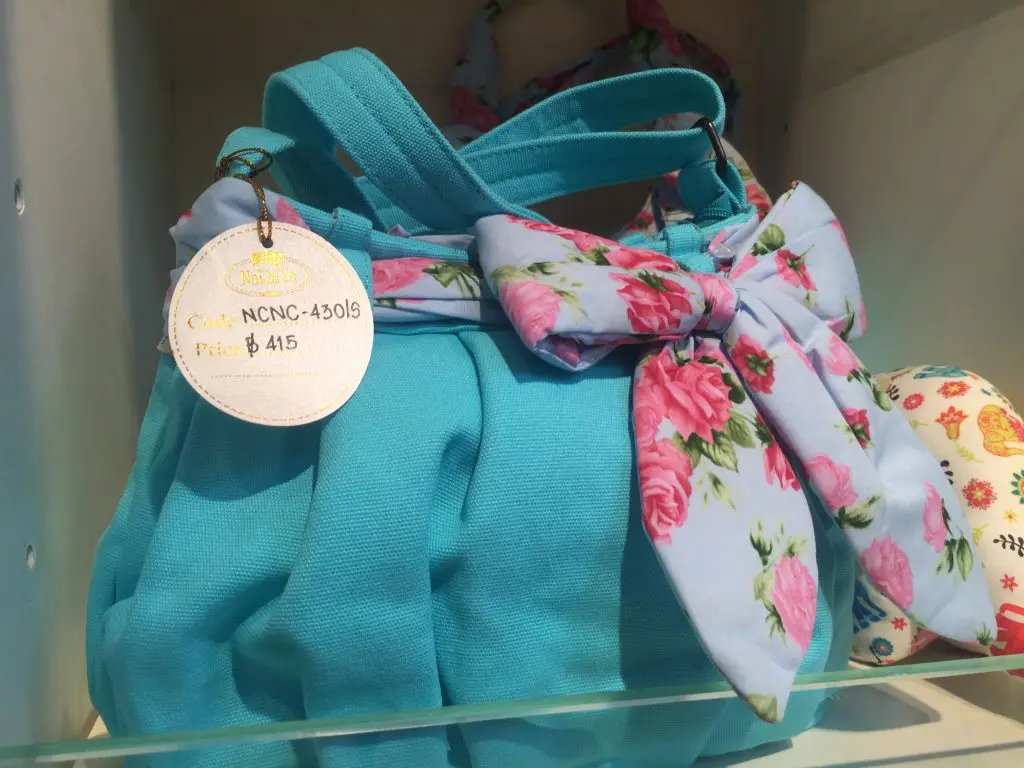 タイ旅行,バンコク旅行,ナラヤ,エメラルド寺院,ワットプラケオ,王宮,王宮寺院,観光,ショッピング,バンコク,お土産,リボンバッグ,NaRaYa,両替,コンビニ