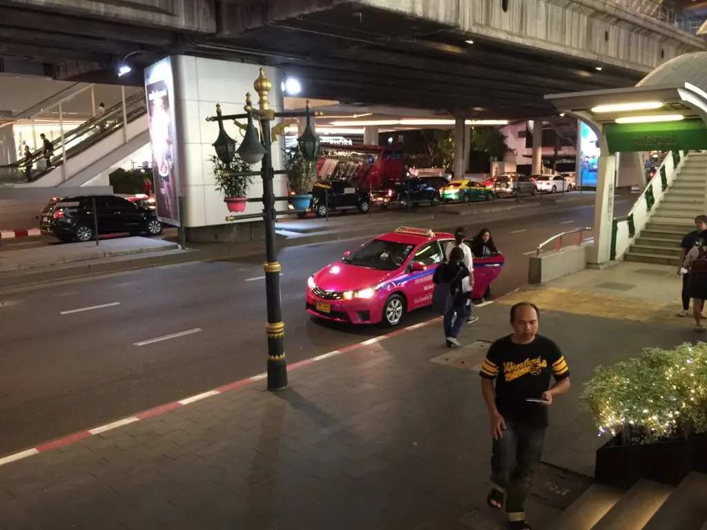 タイ,バンコク,タクシー,乗車拒否,メーター,使用,不使用,乗り方,運転手,旅行,観光,移動手段,行き方,目的地,方法