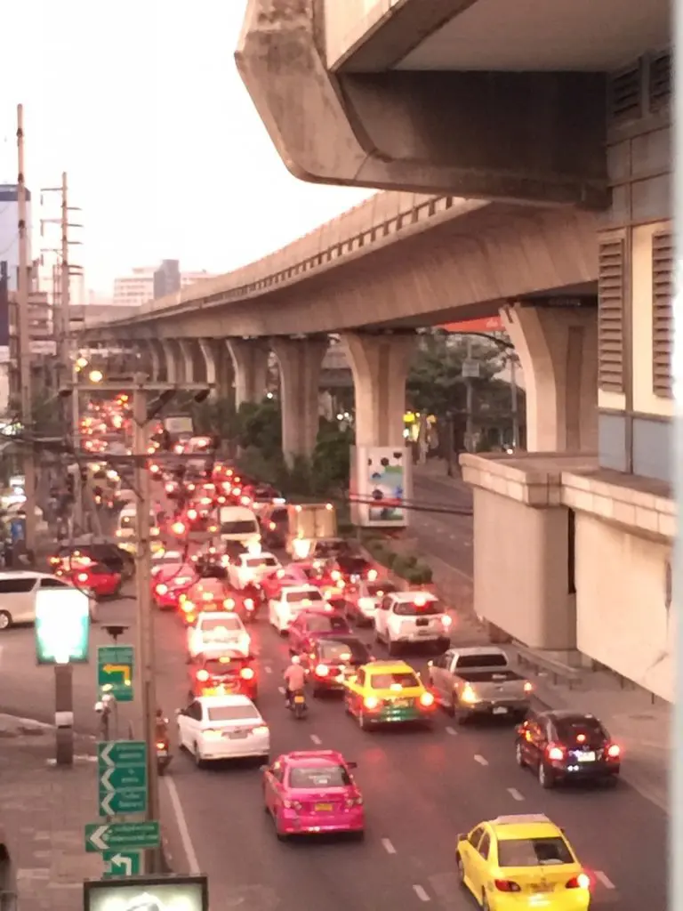 タイ,バンコク,タクシー,乗車拒否,メーター,使用,不使用,乗り方,運転手,旅行,観光,移動手段,行き方,目的地,方法