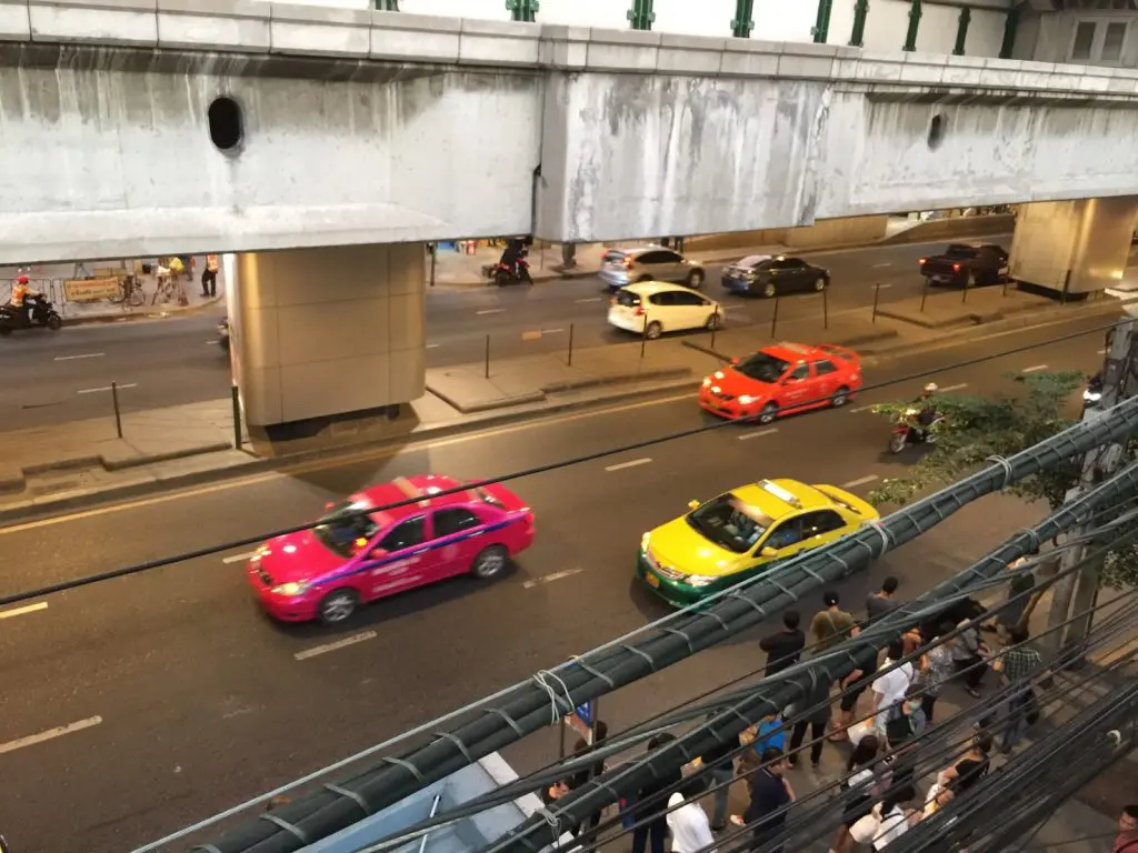 タイ,バンコク,タクシー,乗車拒否,メーター,使用,不使用,乗り方,運転手,旅行,観光,移動手段,行き方,目的地,方法
