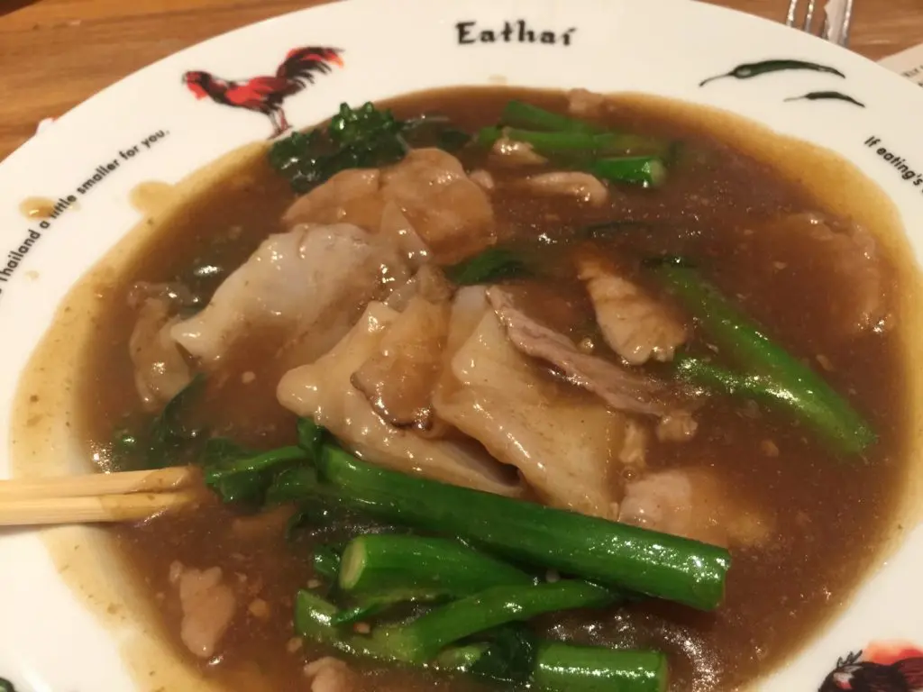 タイ料理,タイフード,タイレストラン,セントラルエンバシー,イートタイ,チットロム,デパート,ショッピングモール,フードコート,地下,おいしい,清潔,タイ,バンコク,旅行,旅行者,Chit Lom,Central Embassy,EatThai