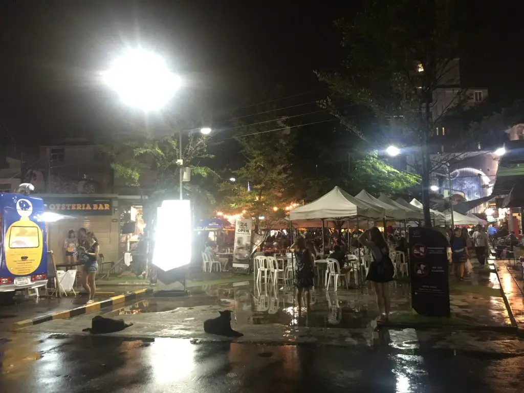 W Market,バンコク,おすすめ,ビアガーデン,プラカノン,プラカノン広場,おいしい,ビアホール,屋外,レストラン,スクンビット,W District