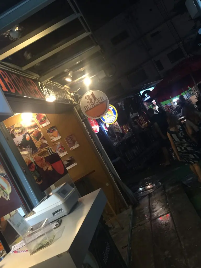 W Market,バンコク,おすすめ,ビアガーデン,プラカノン,プラカノン広場,おいしい,ビアホール,屋外,レストラン,スクンビット,W District