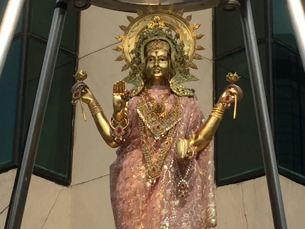 タイ,バンコク,旅行,2017年,おすすめ,観光,パワースポット,スポット,ラクシュミ,ゲイソンプラザ,ゲイソンショッピングセンター,チットロム駅,幸運,美容,タンブン,お祈り,強力,ご利益,Gaysorn Shopping Center,場所,住所,行き方