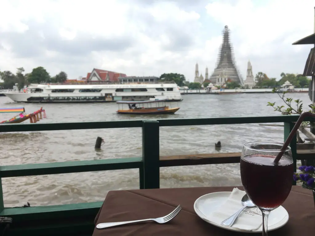 The Deck,Arun Residence,ザ デック,アルンレジデンス,タイ,旅行,バンコク,観光,三大寺院,ワットポー,涅槃寺院,ワットプラケオ,王宮,エメラルド寺院,ワットアルン,暁の寺院,レストラン,おすすめ,眺め,絶景,チャオプラヤー川