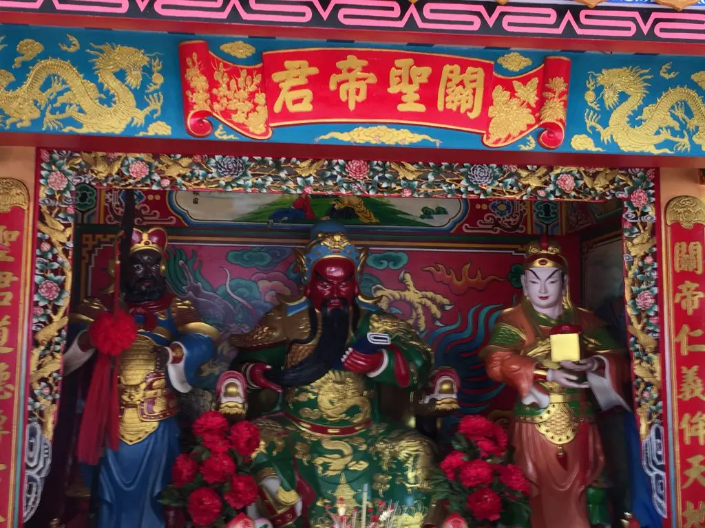 Wat Saman Rattanaram,ワット・サマン・ラタナラム,ワットサマン,ピンクガネーシャ,神様,パワースポット,関聖帝君,観音菩薩,ブラフマー,ゴールデンロック
