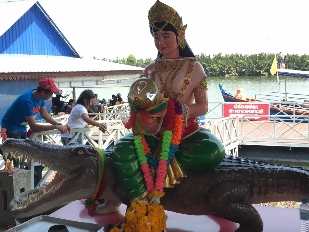 Wat Saman Rattanaram,ワット・サマン・ラタナラム,ワットサマン,ピンクガネーシャ,神様,パワースポット,関聖帝君,観音菩薩,ブラフマー,ゴールデンロック