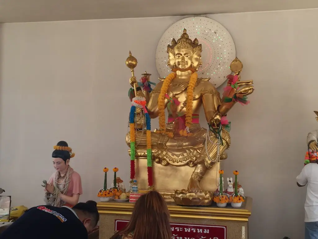 Wat Saman Rattanaram,ワット・サマン・ラタナラム,ワットサマン,ピンクガネーシャ,神様,パワースポット,関聖帝君,観音菩薩,ブラフマー,ゴールデンロック