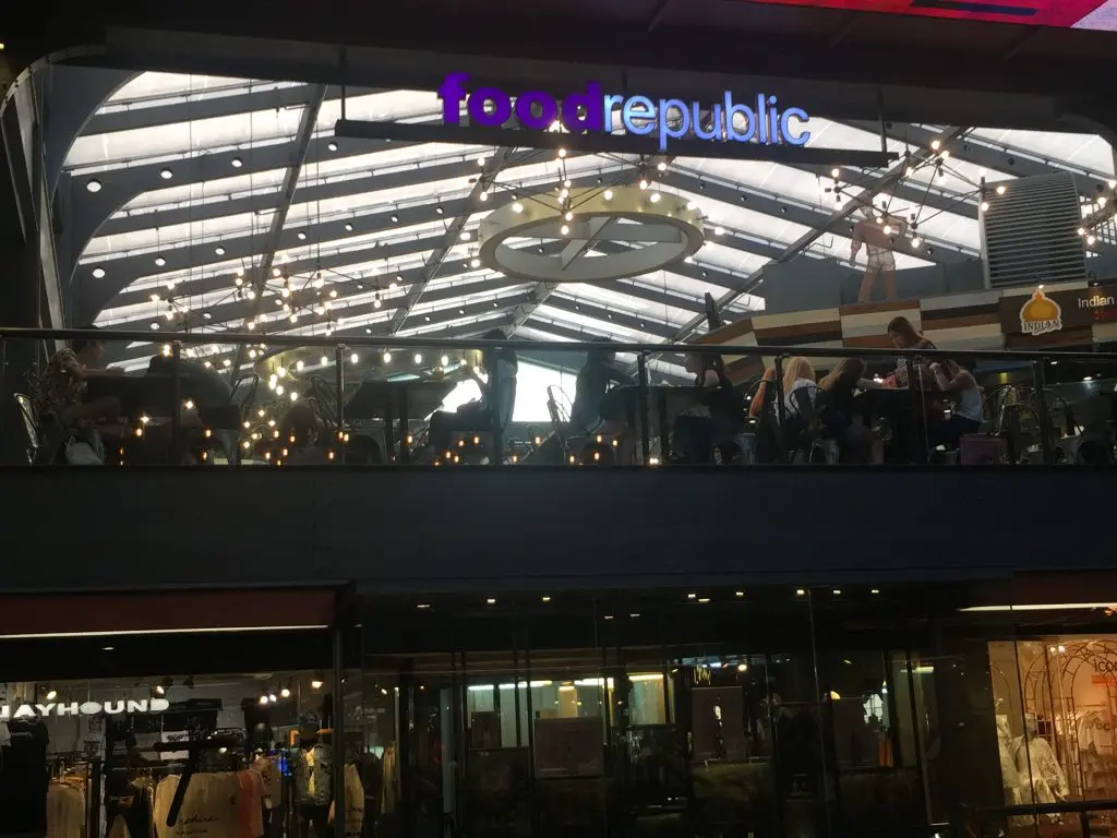 Siam Center,サイアムセンター,行き方,説明,タイ語,住所,ショッピングモール,ショッピング,買い物,タイの若者,人気