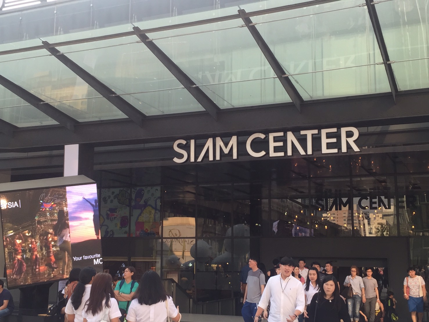 Siam Center,サイアムセンター,行き方,説明,タイ語,住所,ショッピングモール,ショッピング,買い物,タイの若者,人気