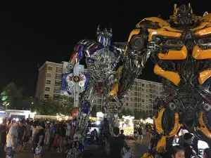 ローカル,市場,マーケット,若者,タイ,バンコク,ラムイントラ,ナイトマーケット,リアップ ドゥアン ナイトマーケット,Talad Liab Duan Night Market by the Highway,プラディットマヌタム