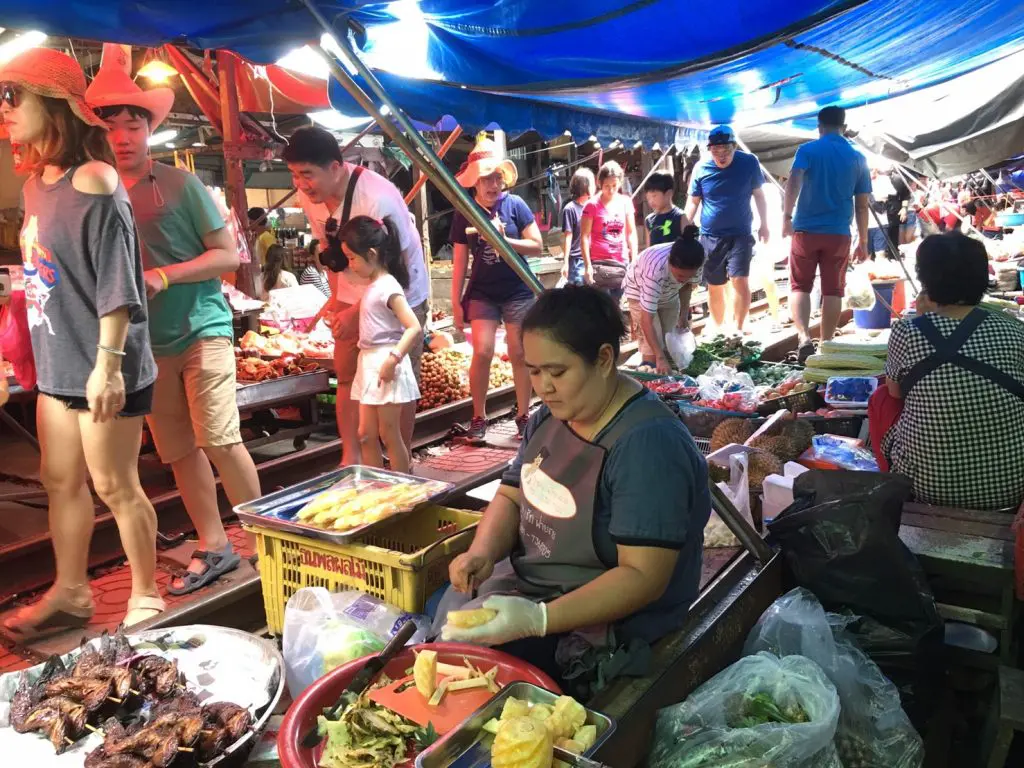 Mae Klong Market,メークロン市場,鉄道市場,タイ,バンコク,旅行,観光,おすすめ,行き方,住所,地図,説明,時刻表