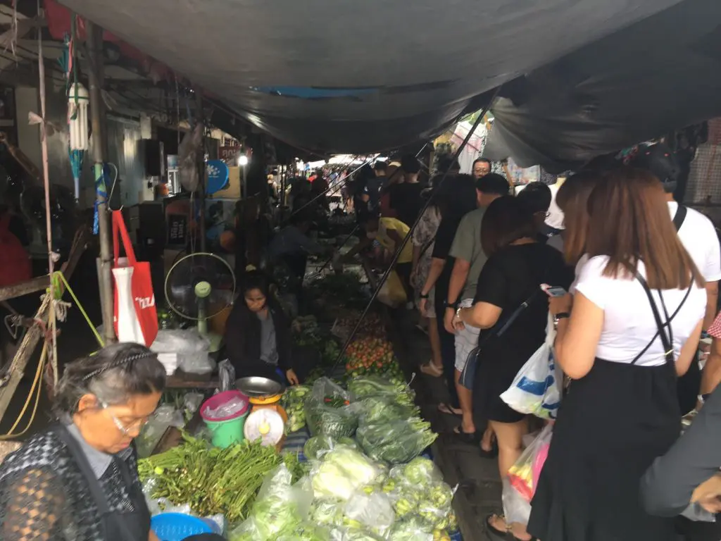 Mae Klong Market,メークロン市場,鉄道市場,タイ,バンコク,旅行,観光,おすすめ,行き方,住所,地図,説明,時刻表