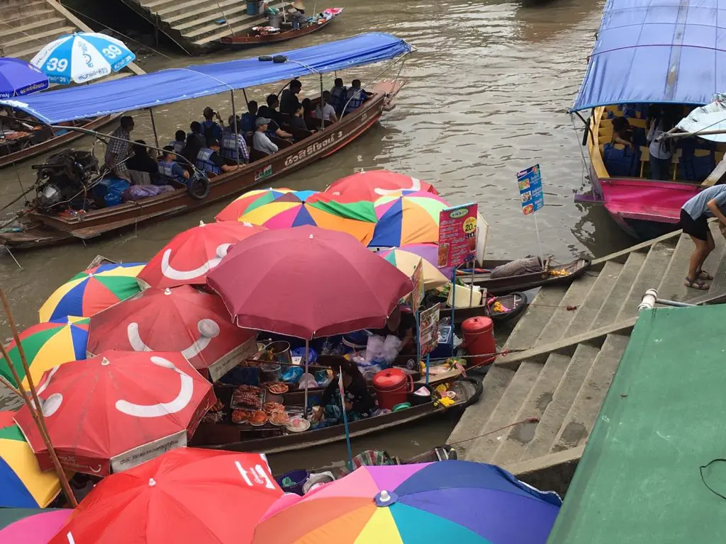 アンパワー水上マーケット,Amphawa Floating Market,ตลาดน้ำอัมพวา,タイ,バンコク,旅行,観光,スポット,水上マーケット,市場,ローカル市場,行き方,説明