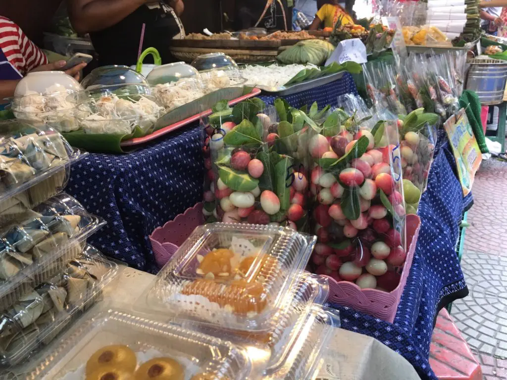 アンパワー水上マーケット,Amphawa Floating Market,ตลาดน้ำอัมพวา,タイ,バンコク,旅行,観光,スポット,水上マーケット,市場,ローカル市場,行き方,説明