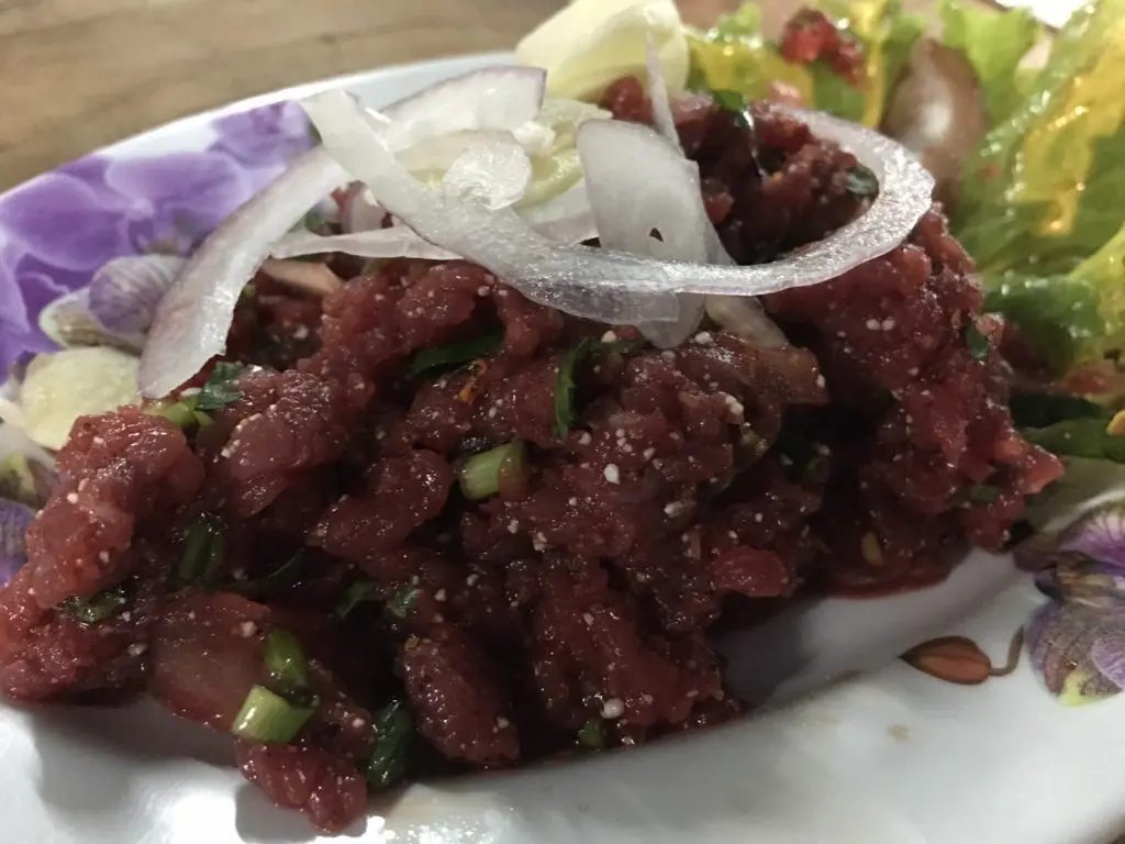 タイ,バンコク,タイ料理,イサーン料理,生レバー,ユッケ,牛刺身,プラカノン,名もなき屋台,ローカル屋台,ソイプリディー43