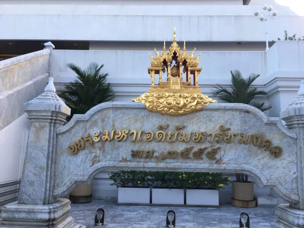 タイ,バンコク,ワットパクナム,パクナム寺院,Wat Paknam,วัดปากน้ำ ภาษีเจริญ,行き方,観光,スポット,天井画,おすすめ,説明