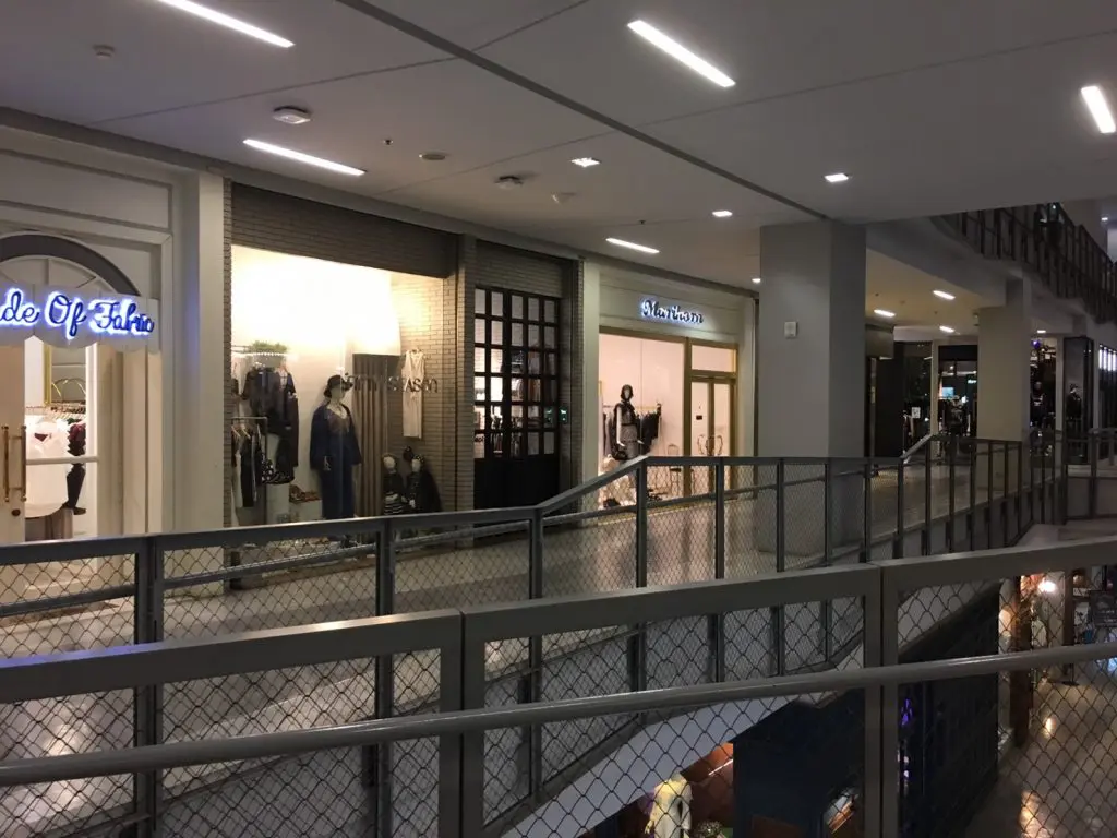 Siam Square One,サイアム スクエア ワン,ショッピングモール,ショッピング,若者,サイアム駅,タイ,バンコク,行き方,説明,住所,Hello Kitty House,ハローキティ ハウス,LINEの公式ショップ,LINE Village Store,NARAYA