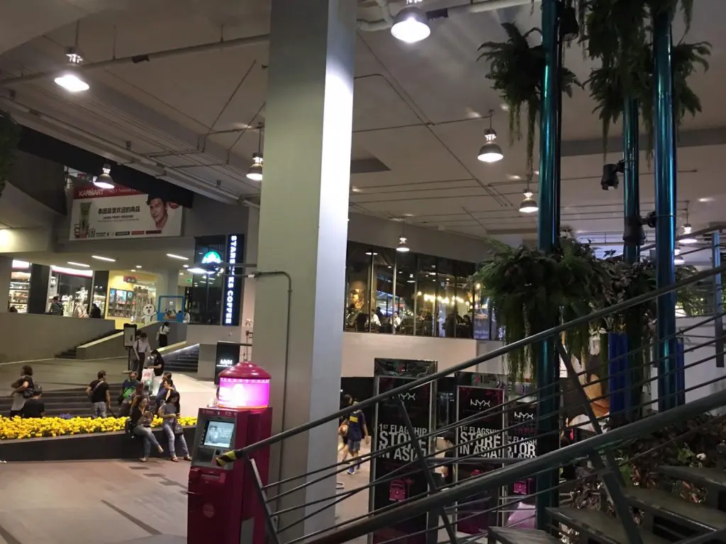 Siam Square One,サイアム スクエア ワン,ショッピングモール,ショッピング,若者,サイアム駅,タイ,バンコク,行き方,説明,住所,Hello Kitty House,ハローキティ ハウス,LINEの公式ショップ,LINE Village Store,NARAYA