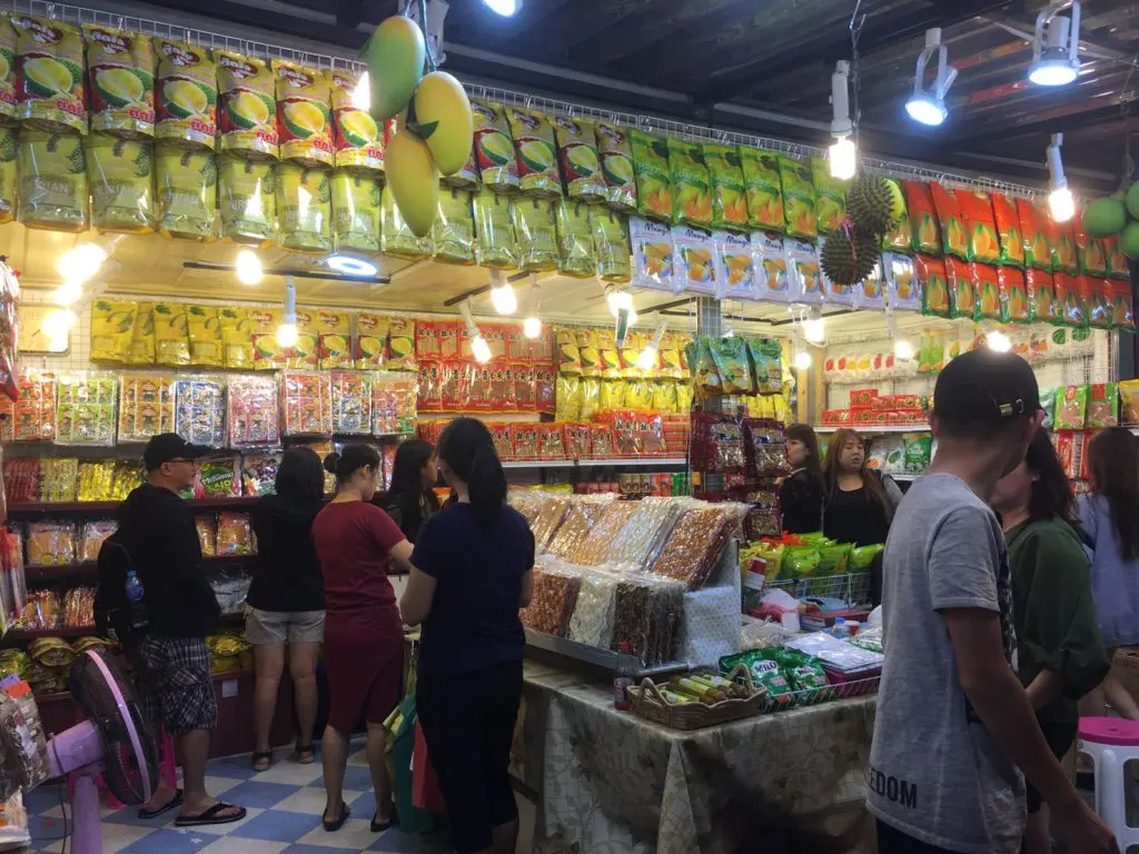 TALAD Neon,TALAD Neon Night Market,タラートネオン,タラート ネオン ナイトマーケット,タイ,バンコク,ナイトマーケット,市場,観光スポット,チットロム駅,ペップリ通り