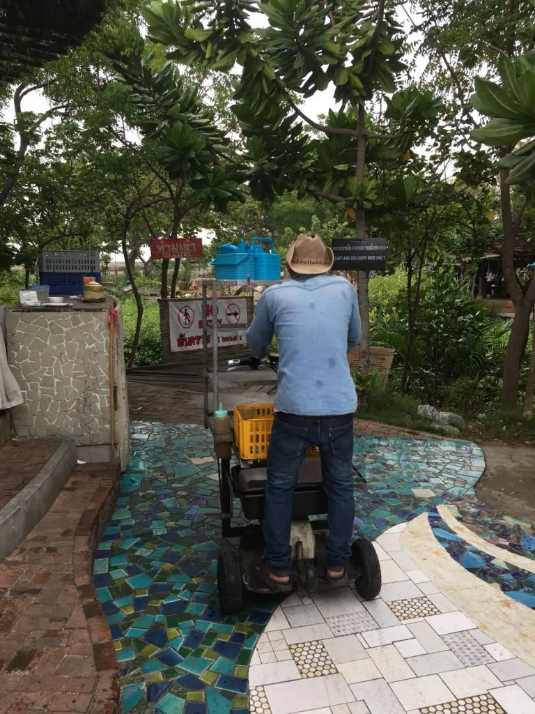 サムットプラカーン,サムットプラーカーン,タイ,バンコク,旅行,観光,レストラン,シーフード,サイロムバンプー,Sailom Bangpu,カモメ,タイ料理