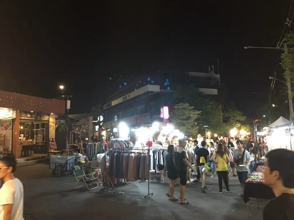 JJ Green,JJグリーン,タイ,バンコク,観光,スポット,市場,ナイトマーケット,モーチット駅,チャトゥチャックパーク駅,BTS,MRT,行き方,説明,地図