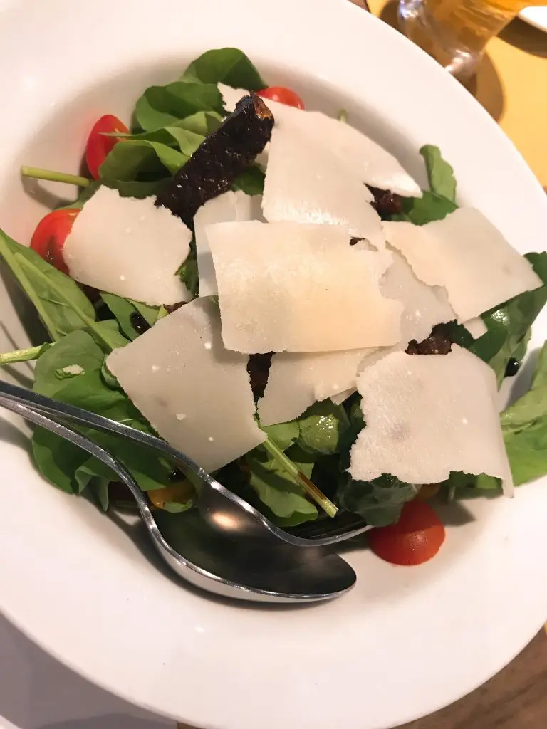 Pizza Pala Romana アソークのピザ