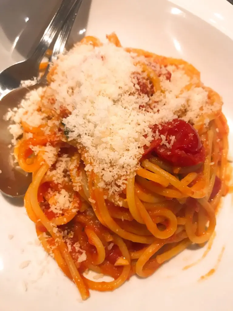 Pizza Pala Romana アソークのピザ