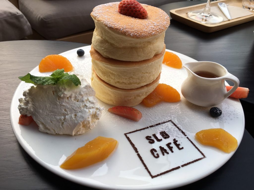 バンコクのおしゃれカフェ エカマイの Slo Cafe ふわふわのパンケーキがおすすめ