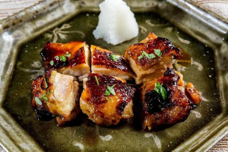 地鶏料理 けん 店内
