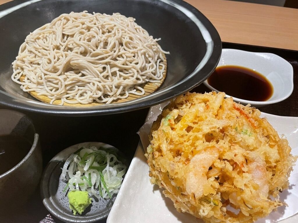 そば3玉のかきあげ天盛り