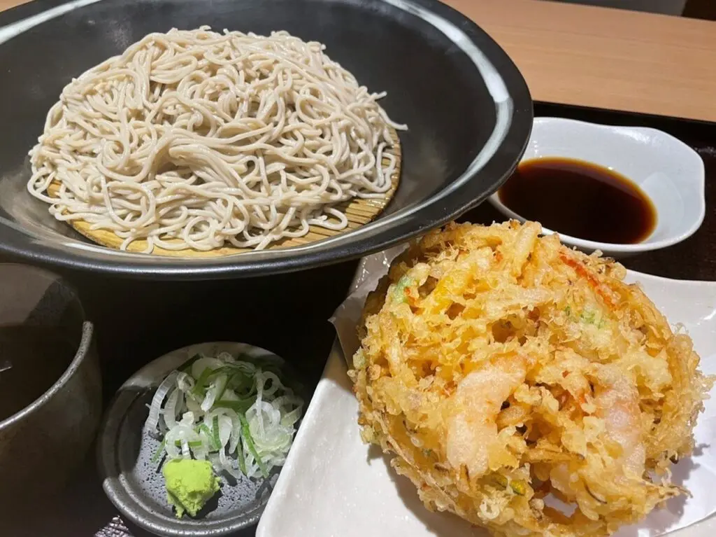 そば3玉のかきあげ天盛り