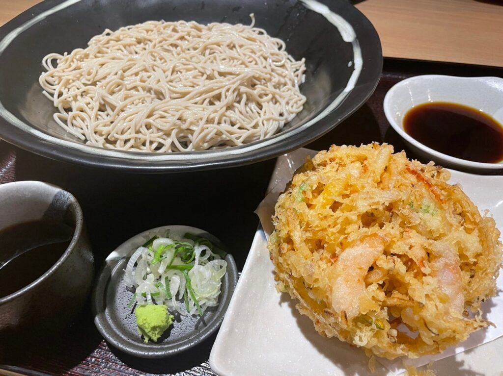 そば2玉のかきあげ天盛り