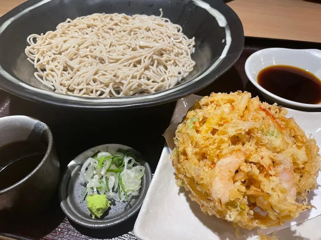 そば2玉のかきあげ天盛り