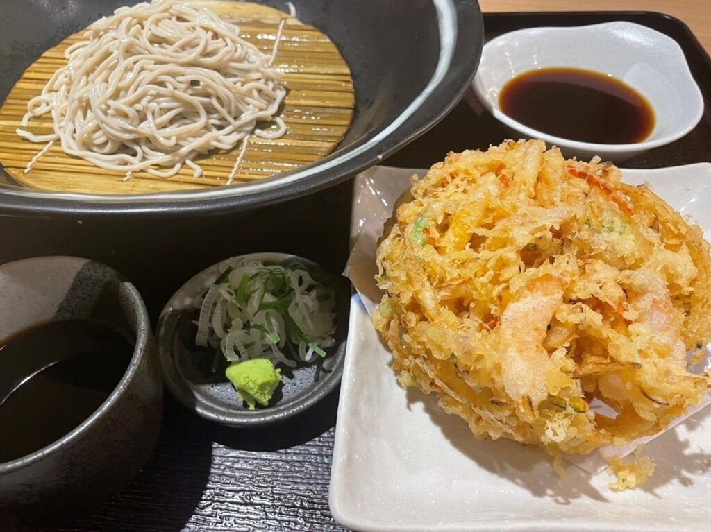 そば1玉のかきあげ天盛り