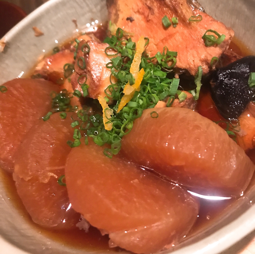 アソークの居酒屋ばんやの人気メニュー ぶり大根