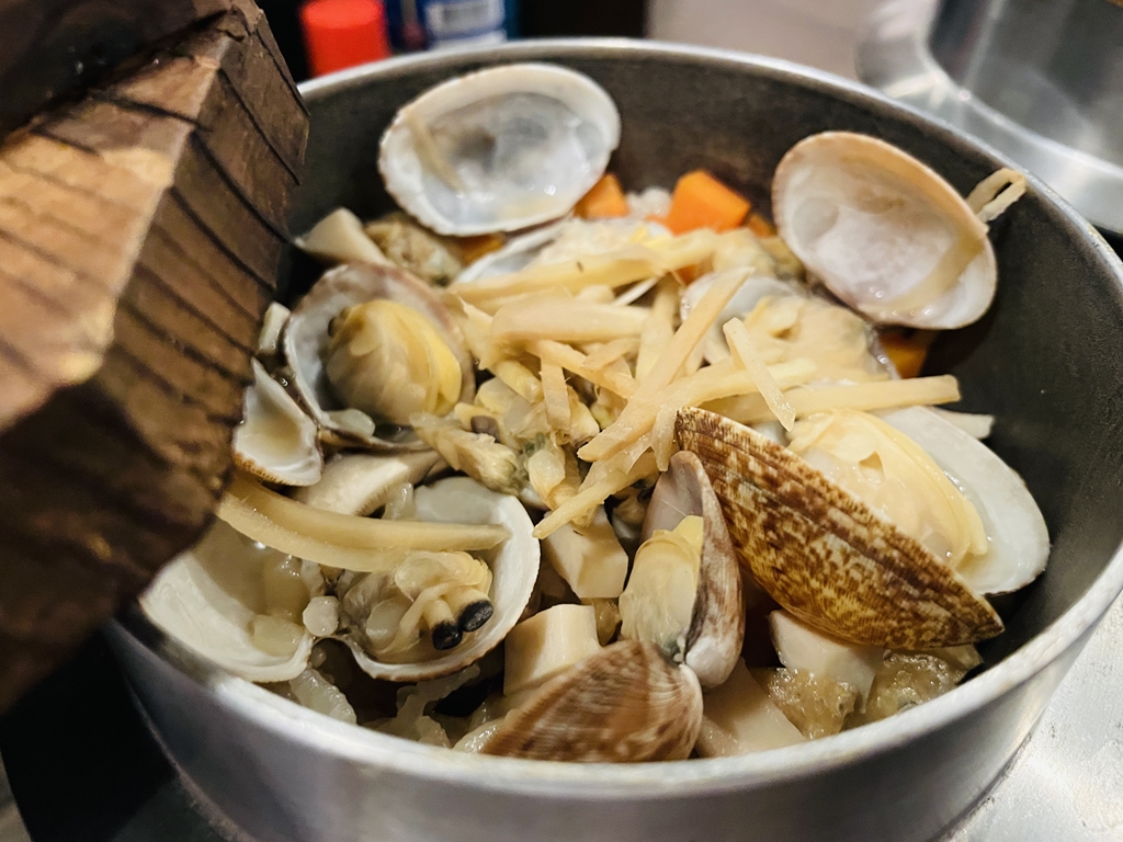 あさりときのこの釜めし