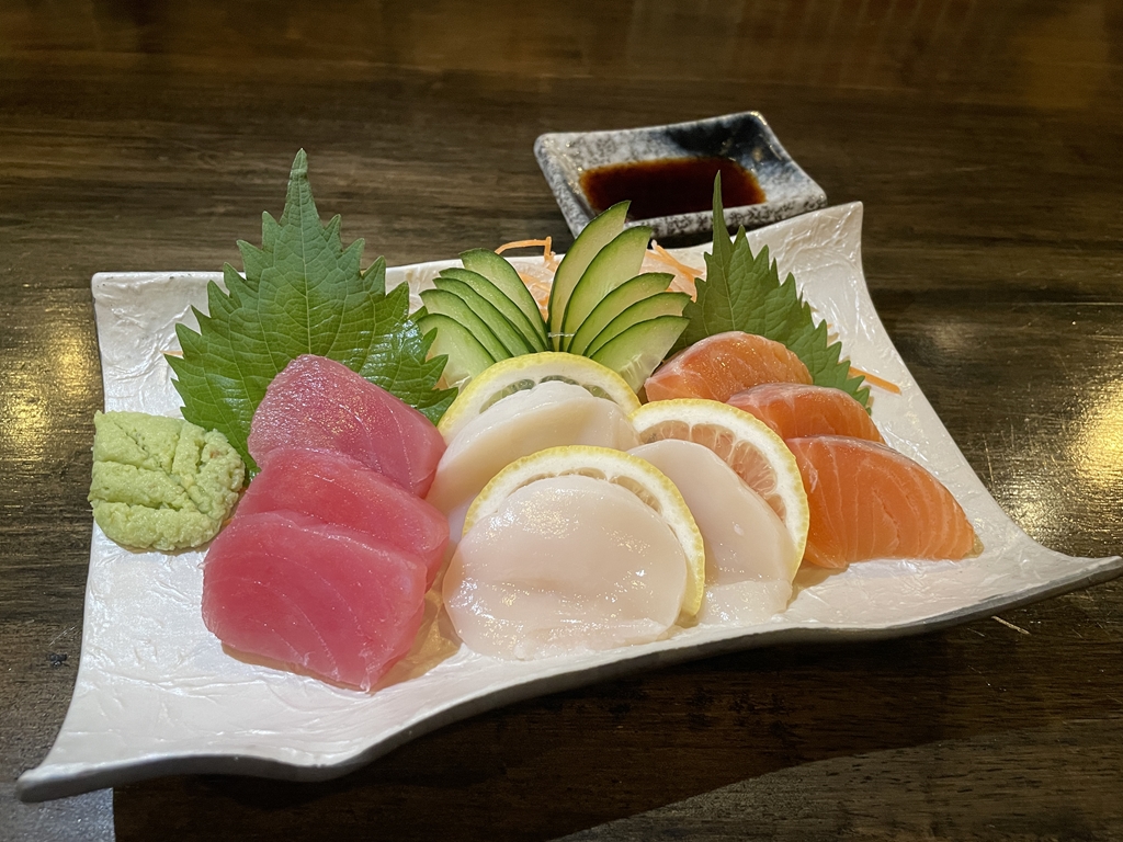 新鮮な刺身盛り合わせ