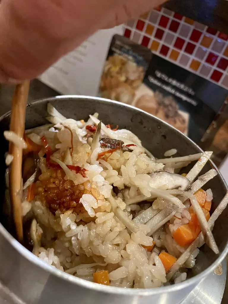 近藤かおりのレビュー:牛肉とごぼうの釜めし