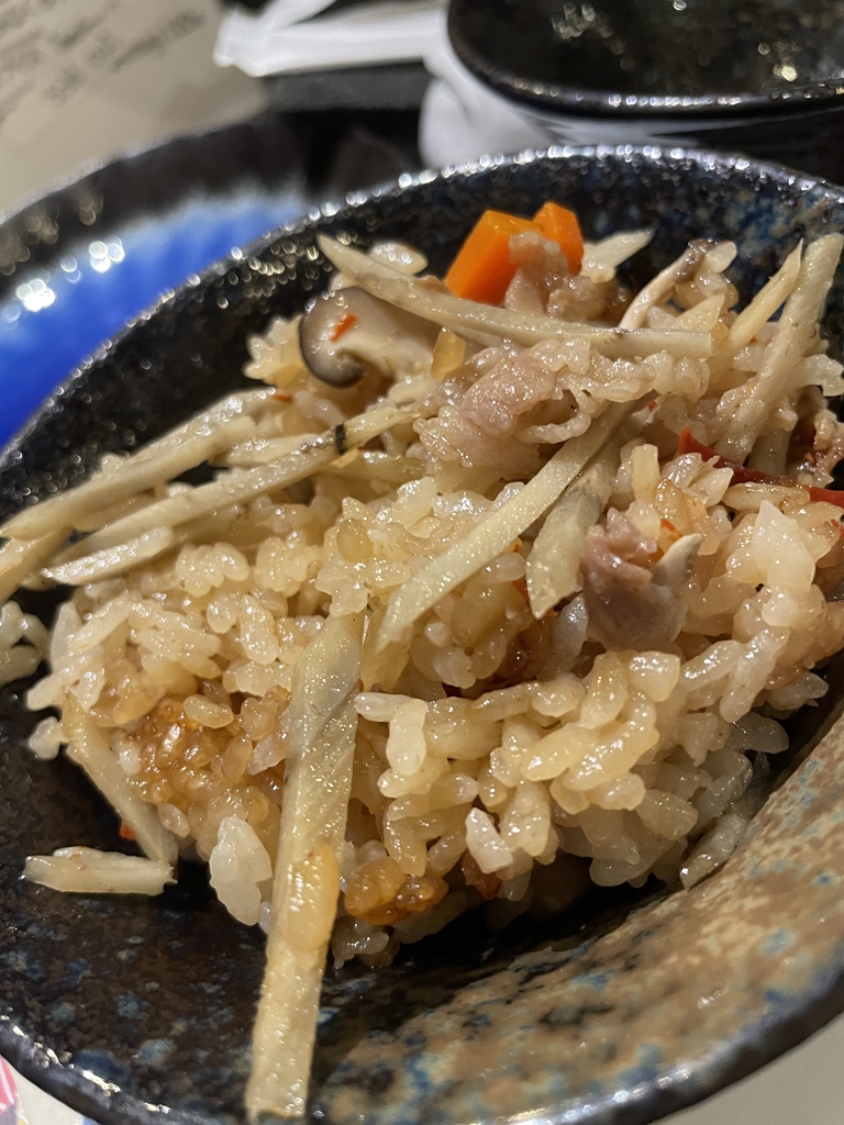 お店のおすすめ、牛肉とごぼうの釜めしは最高に美味しいです。食べたことの無い方は是非食べてみてください。