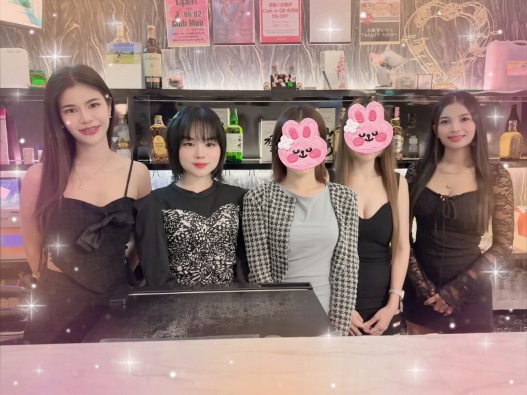 スタッフ紹介。Club Muu byTWENTY FOUR アソークのスナック&Bar