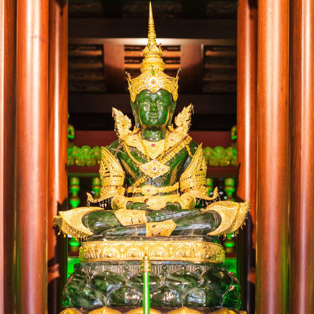 バンコクの観光名所
ワット・プラケオのエメラルド仏（プラ・ケオ・モラコット）