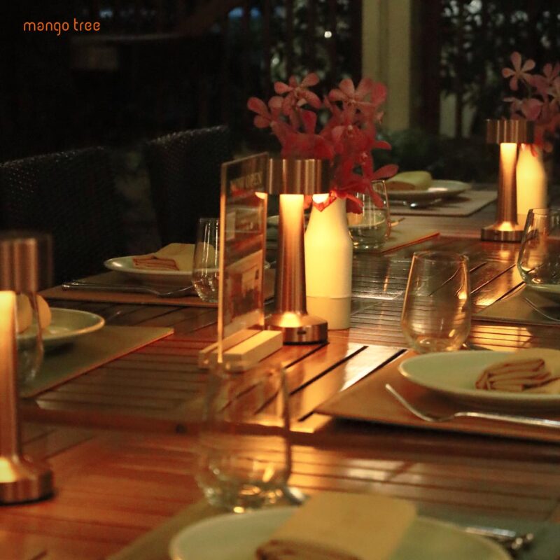 バンコク・スラウォン通りの人気タイ料理レストラン Mango Tree Surawong の店舗外観。観光客と地元客に愛される老舗タイ料理店