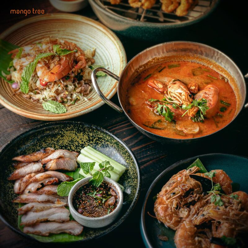 バンコク・スラウォン通りの人気レストラン Mango Tree Surawong で提供される本格タイ料理。彩り豊かな盛り付けが特徴。