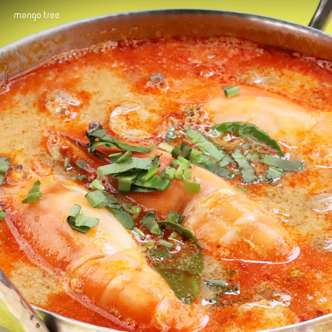 バンコク・スラウォン通り Mango Tree Surawong の定番スープ料理 トムヤムクン（Tom Yum Goong）。世界三大スープのひとつ。